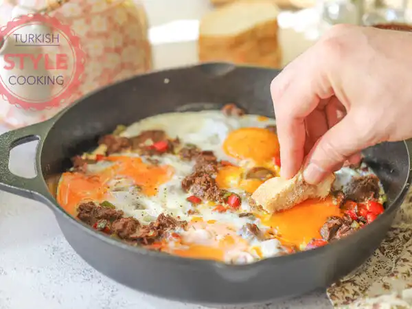 Kavurmalı Yumurta